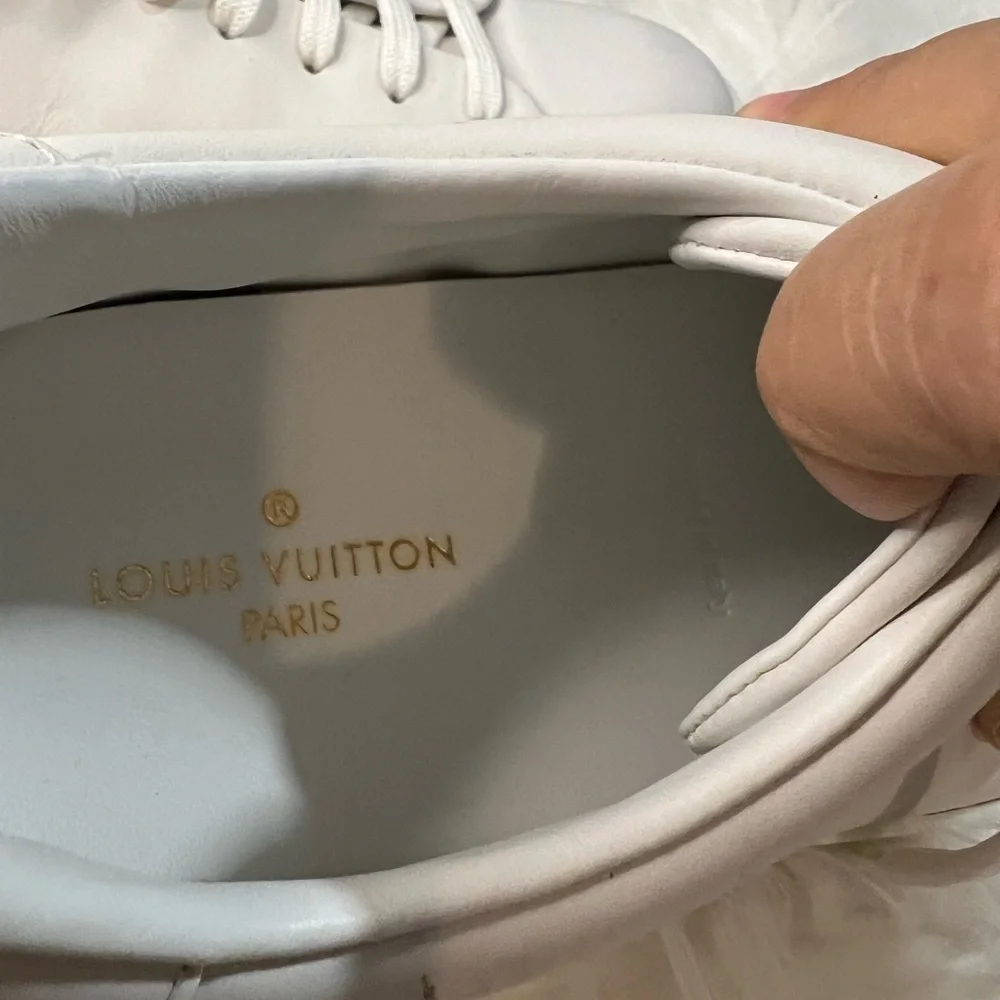 𝅺LOUIS vuitton white sneakers (size 40) check description - Picture 13 of 17